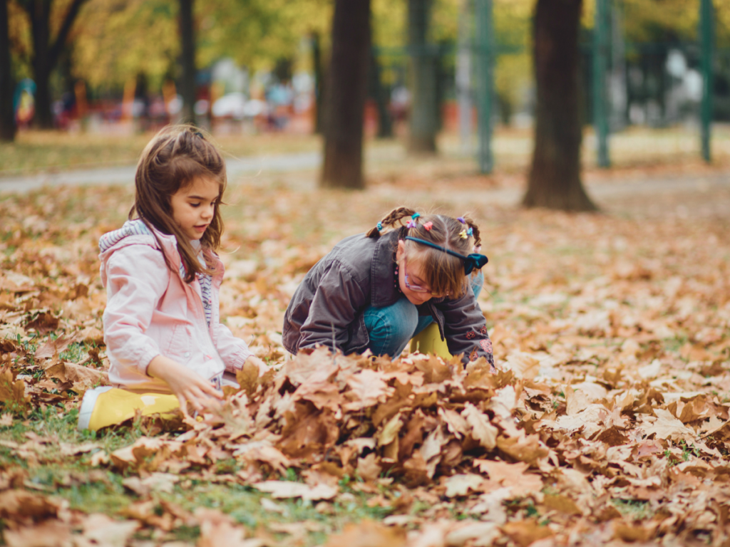 Sinnesspiele in der Natur, Naturspiele, Waldspiele, Spiele draussen, Naturmaterialien, Nervensystem beruhigen