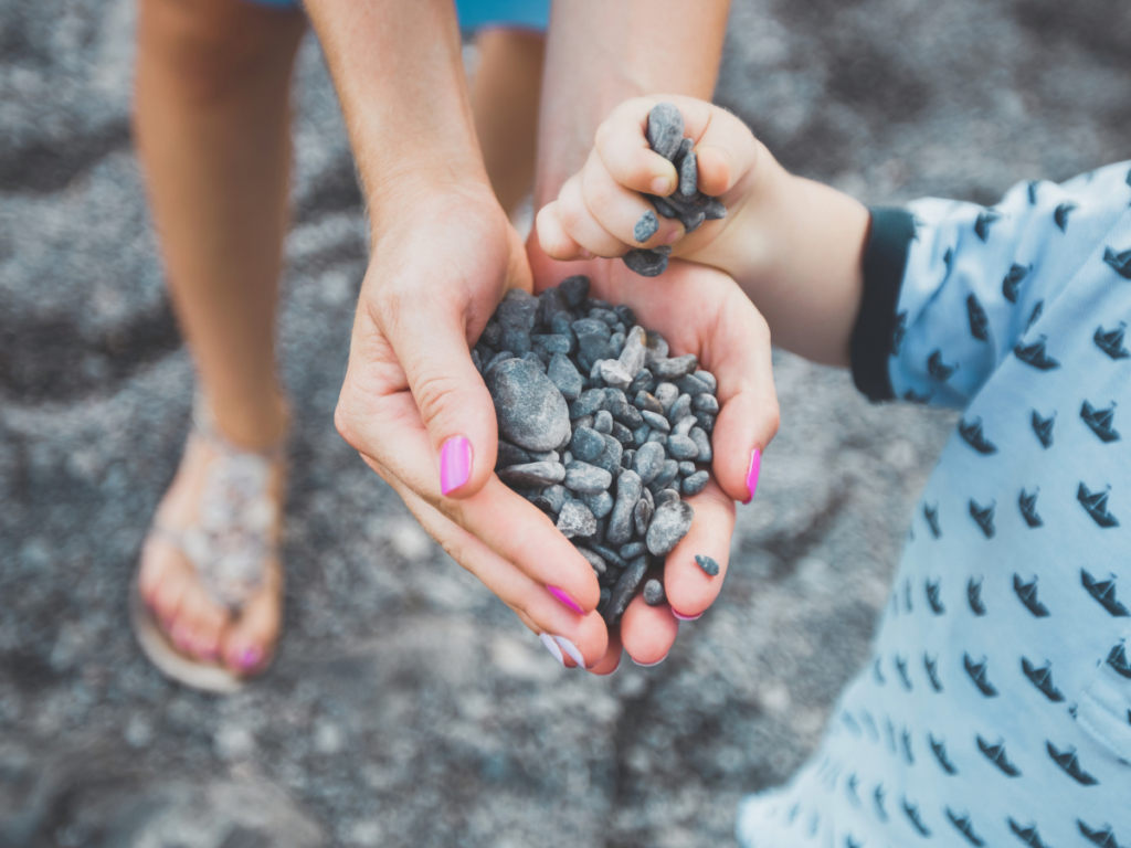 Freies Spiel draußen beruhigt Kinder